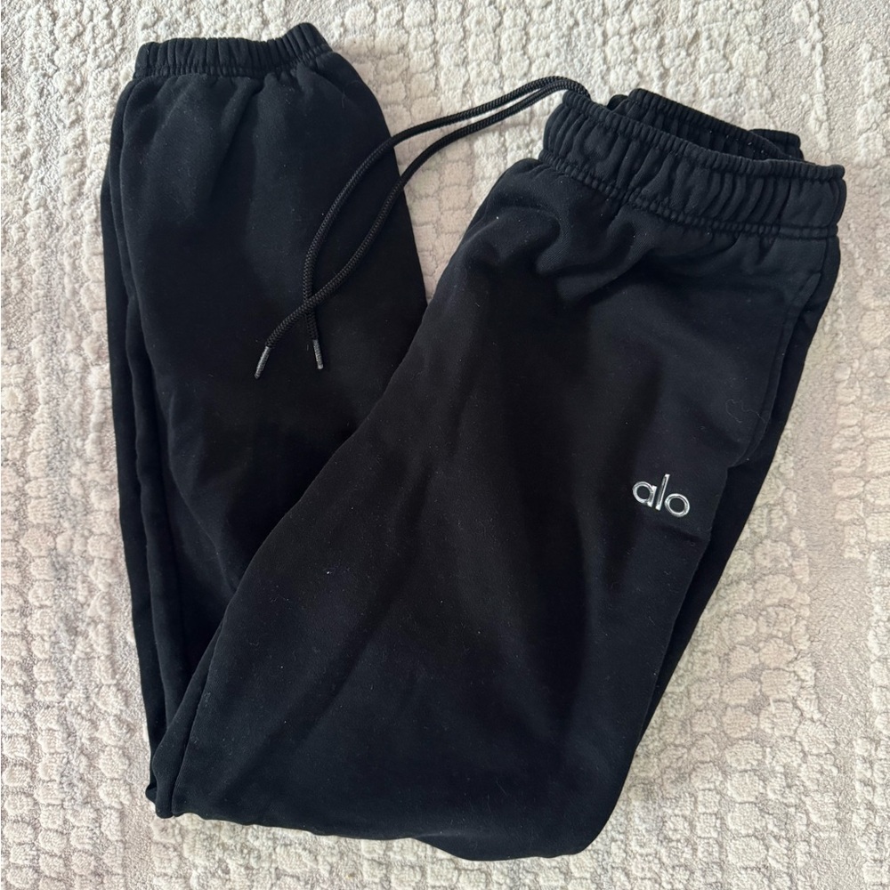 Alo Black Accolade Sweatpants in a size L!